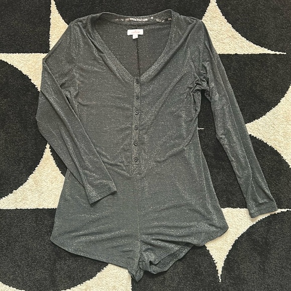 Colsie Pajama romper black with silver size small - Picture 1 of 1